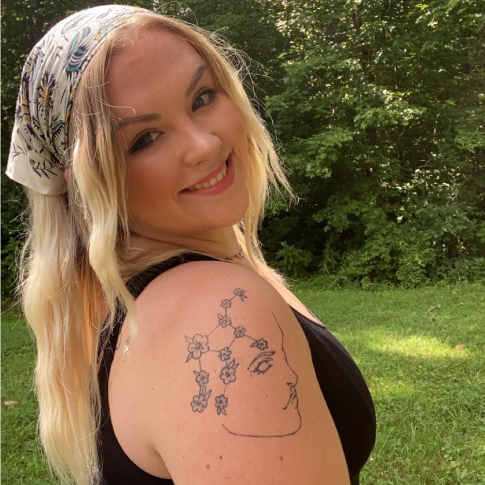 Meet your Posher, Tomi